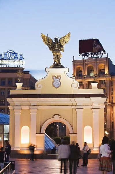Archangel Michael statue in Maidan Nezalezhnosti (Independence Square)