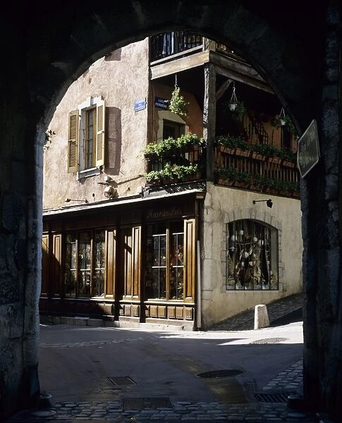 Archway in the old town, Annecy, Lake Annecy, Rhone Alpes, France, Europe