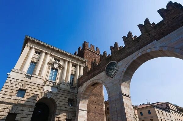 Archway of Porta Bra, Verona, UNESCO World Heritage Site, Veneto, Italy, Europe