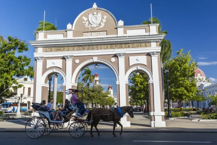 Framed Print : The Arco de Triunfo replica in Parque Jose Marti in the city of Cienfuegos, UNESCO Framed Print : The Arco de Triunfo replica in Parque Jose Marti in the city of Cienfuegos, UNESCO