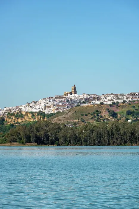 Framed Print : Arcos de la Frontera view from the other side of the lake in the Pueblos Blancos region, Andalusia, Spain, Europe Framed Print : Arcos de la Frontera view from the other side of the lake in the Pueblos Blancos region, Andalusia, Spain, Europe