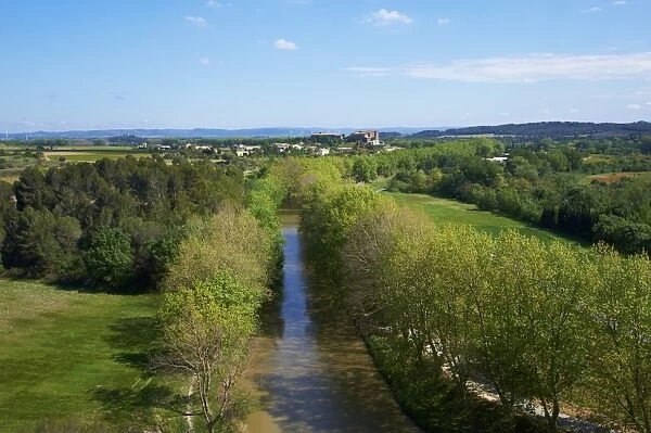 Argens Minervois village, Navigation on the Canal du Midi, UNESCO World Heritage Site, Aude, Languedoc Roussillon, France, Europe