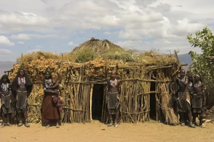 Framed Print : Ari women standing outside house, Lower Omo Valley, Ethiopia, Africa Framed Print : Ari women standing outside house, Lower Omo Valley, Ethiopia, Africa