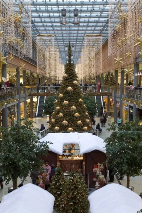 Framed Print : Arkaden shopping centre in Potsdamer Platz, illuminated and decorated for Christmas Framed Print : Arkaden shopping centre in Potsdamer Platz, illuminated and decorated for Christmas