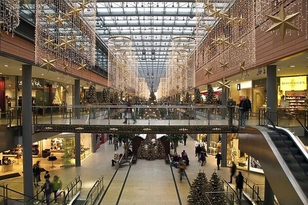 Arkaden shopping centre in Potsdamer Platz, illuminated and decorated for Christmas