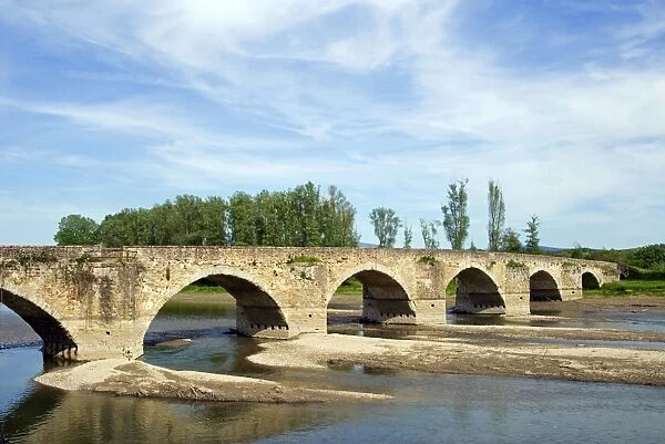 Arno River and the Romanesque bridge of Ponte Buriano, the bridge behind the face of Gioconda