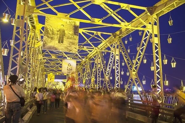 Art exhibition on Trang Tien Bridge, Hue, Thua Thien-Hue, Vietnam, Indochina, Southeast Asia, Asia
