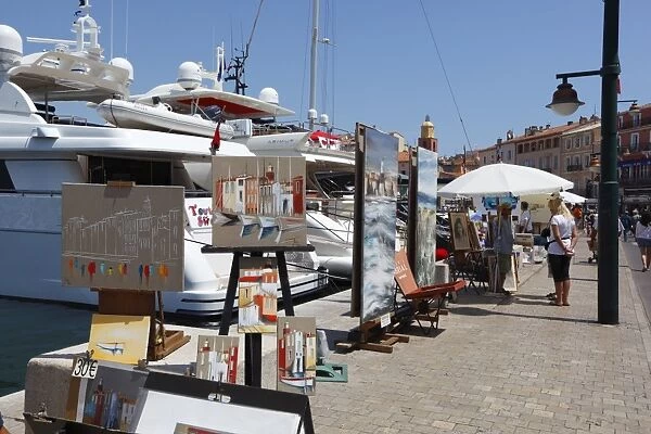 Art market along harbour, Saint-Tropez, Var, Provence-Alpes-Cote d Azur, Provence, France, Europe