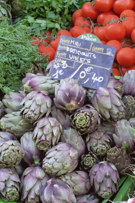Framed Print : Artichokes for sale on market in the Rue Ste. Claire, Annecy, Haute Savoie Framed Print : Artichokes for sale on market in the Rue Ste. Claire, Annecy, Haute Savoie
