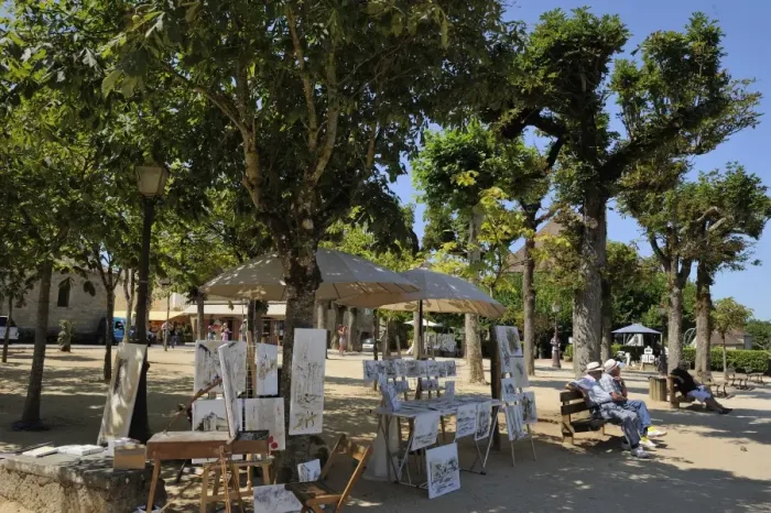 Framed Print : Artists stall in a tree lined promenade, Bastide town, Domme, Les Plus Beaux Villages de France, Dordogne Framed Print : Artists stall in a tree lined promenade, Bastide town, Domme, Les Plus Beaux Villages de France, Dordogne
