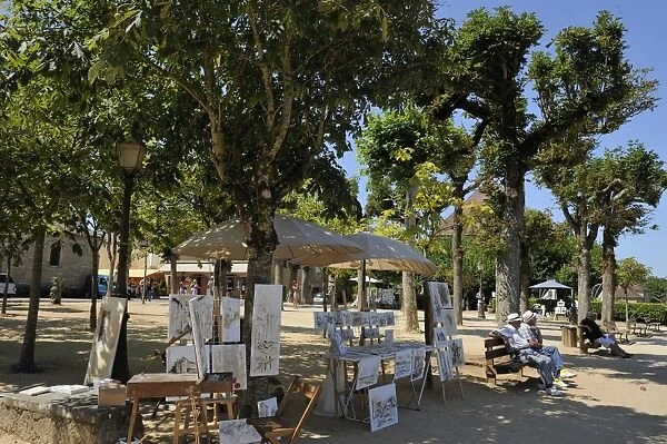 Artists stall in a tree lined promenade, Bastide town, Domme, Les Plus Beaux Villages de France, Dordogne