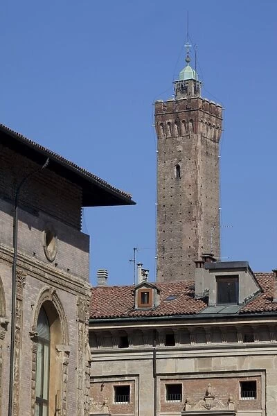 Asinelli Tower, Piazza Maggiore, Bologna, Emilia Romagna, Italy, Europe