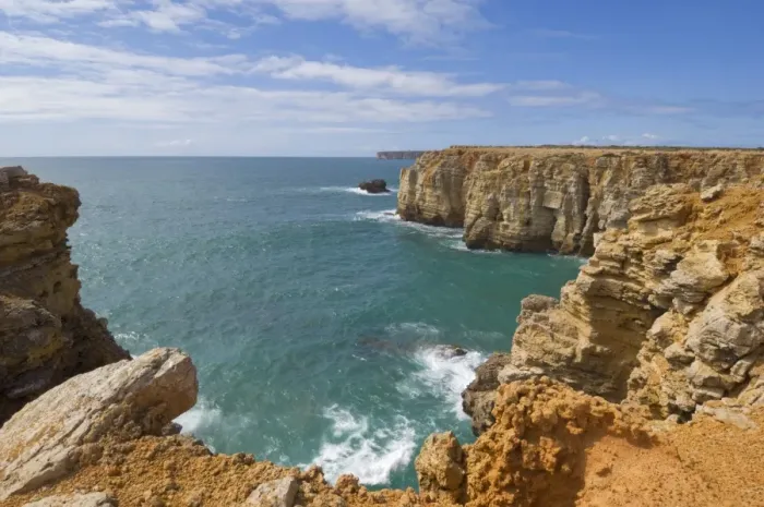 Framed Print : Atlantic Ocean and cliffs on the Cape St. Vincent peninsula, Sagres, Algarve