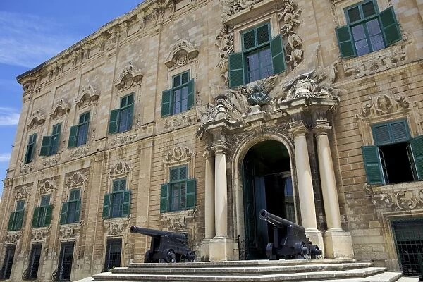 Auberge de Castille one of Vallettas most magnificent buildings, Valletta, Malta, Mediterranean, Europe
