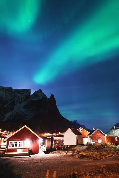 Aurora borealis (Northern lights), Reine, Moskenesoy, Lofoten Islands, Norway, Scandinavia, Europe