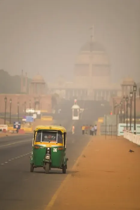 Framed Print : An auto rickshaw drives along the Rajpath, in front of the Rashtrapati Bhavan Framed Print : An auto rickshaw drives along the Rajpath, in front of the Rashtrapati Bhavan