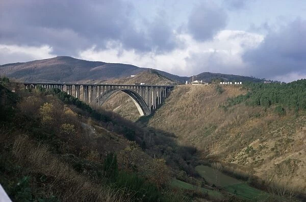 Autostrada del Sole bridge at Aglio spanning valley