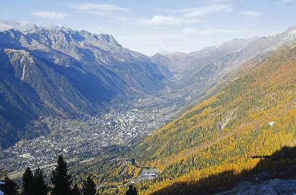 Autumn colours in Chamonix Valley, Chamonix, Haute-Savoie, French Alps, France, Europe