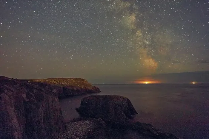 Framed Print : An autumn view of the Milky Way over the Atlantic Ocean, seen from the cliffs of Land's End, the most southwesterly point of Great Britain, Cornwall, England, United Kingdom, Europe Framed Print : An autumn view of the Milky Way over the Atlantic Ocean, seen from the cliffs of Land's End, the most southwesterly point of Great Britain, Cornwall, England, United Kingdom, Europe