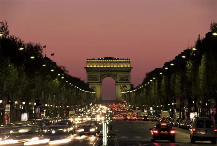 Framed Print : Avenue des Champs Elysees and the Arc de Triomphe, Paris, France, Europe Framed Print : Avenue des Champs Elysees and the Arc de Triomphe, Paris, France, Europe