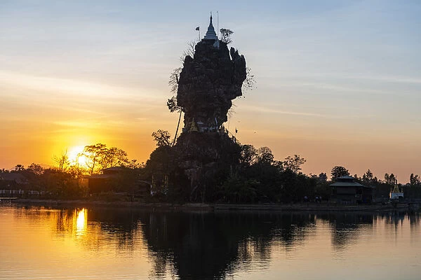 Backlight of the Kyauk Kalap pagoda, Hpa-An, Kayin state, Myanmar (Burma), Asia