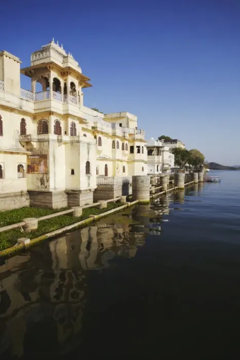 Framed Print : Bagore-ki-Haveli on Lake Pichola, Udaipur, Rajasthan, India, Asia Framed Print : Bagore-ki-Haveli on Lake Pichola, Udaipur, Rajasthan, India, Asia