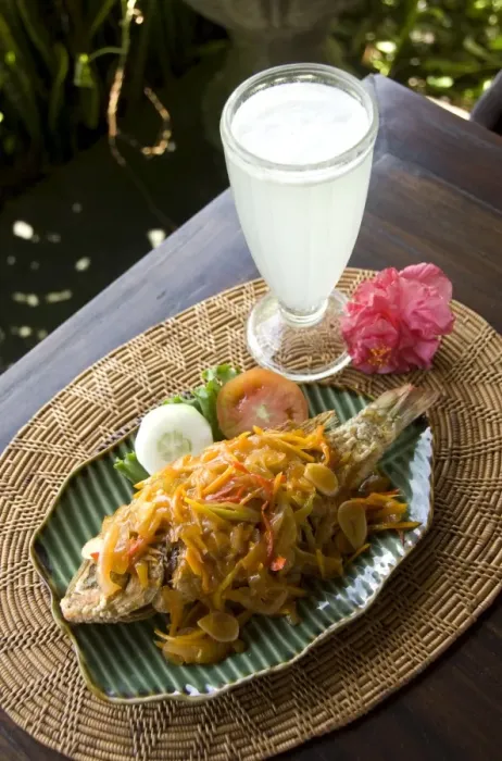 Framed Print : Baked fish Balinese style with a fresh lemon drink, Ubud, Bali, Indonesia Framed Print : Baked fish Balinese style with a fresh lemon drink, Ubud, Bali, Indonesia