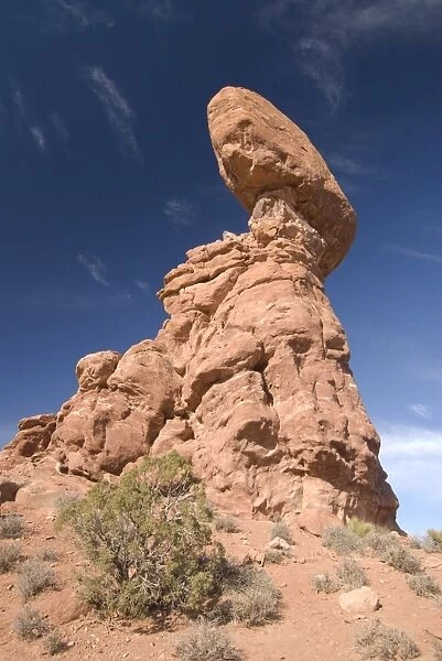 Balanced Rock, Arches National Park, Utah, United States of America, North America