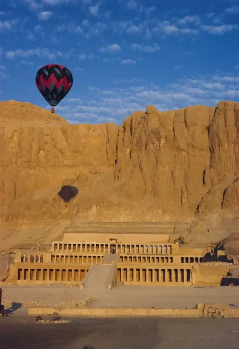 Framed Print : Ballon over Deir El Bahari, Temple of Hatshepsut, West Bank, Thebes, Egypt, North Africa Framed Print : Ballon over Deir El Bahari, Temple of Hatshepsut, West Bank, Thebes, Egypt, North Africa