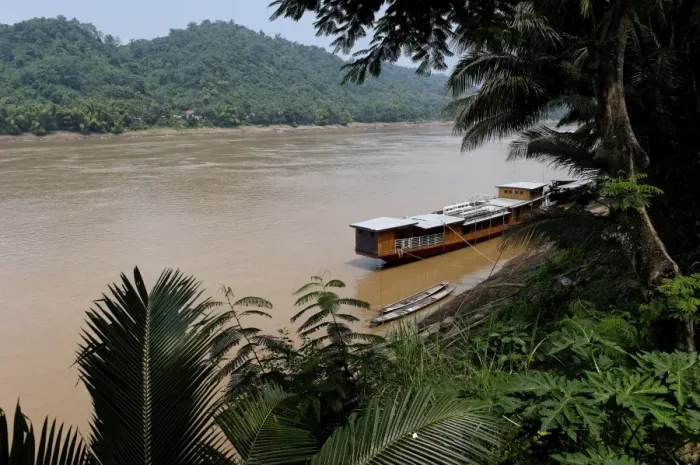 Framed Print : Banks of the Mekong River, Luang Prabang, Laos, Indochina, Southeast Asia, Asia Framed Print : Banks of the Mekong River, Luang Prabang, Laos, Indochina, Southeast Asia, Asia