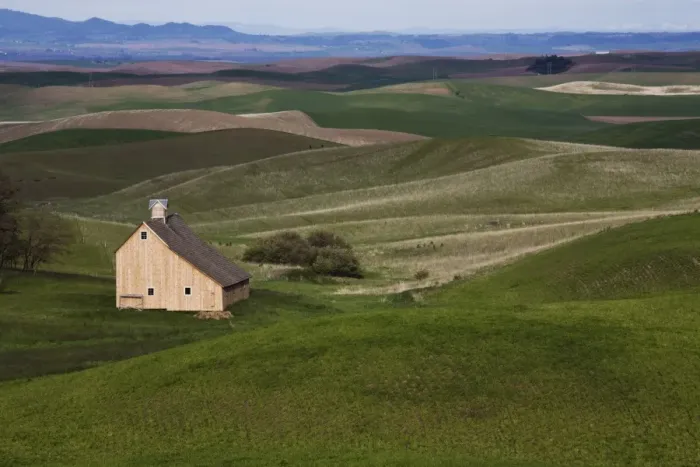 Framed Print : Barn in the Palouse, Idaho, United States of America, North America Framed Print : Barn in the Palouse, Idaho, United States of America, North America
