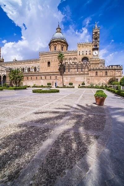 Baroque building of Duomo di Palermo (Palermo Cathedral) a prime example of Sicilian Baroque architecture, Palermo, Sicily, Italy, Europe