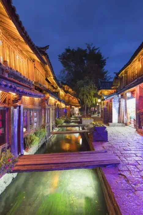 Framed Print : Bars and restaurants along canal at dusk, Lijiang, UNESCO World Heritage Site, Yunnan Framed Print : Bars and restaurants along canal at dusk, Lijiang, UNESCO World Heritage Site, Yunnan