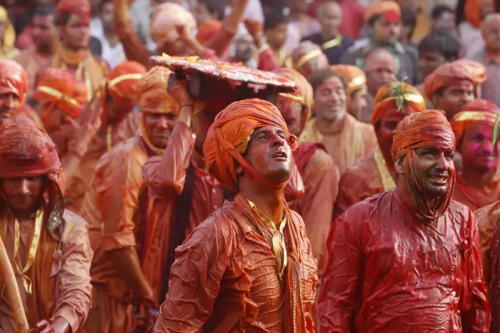 Framed Print : Barsana villagers celebrating Holi in Nandgaon, taunting Nandgaon villagers who throw Framed Print : Barsana villagers celebrating Holi in Nandgaon, taunting Nandgaon villagers who throw