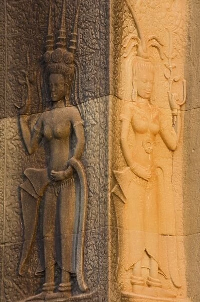 Bas relief stone carvings of apsaras, Angkor Wat, Angkor, UNESCO World Heritage Site