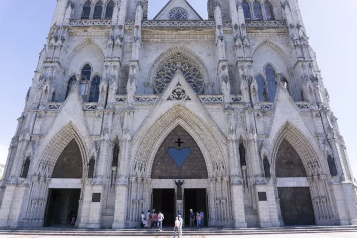 Framed Print : Basilica del Voto Nacional (Basilica of the National Vow), Quito, Ecuador, South America Framed Print : Basilica del Voto Nacional (Basilica of the National Vow), Quito, Ecuador, South America