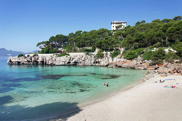 Beach and bay of Cala Gat, Cala Ratjada, Majorca (Mallorca), Balearic Islands (Islas Baleares), Spain, Mediterranean, Europe