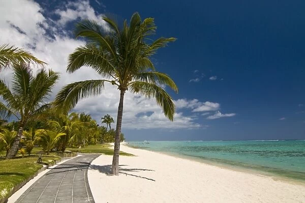 The beach of the Beachcomber Dinarobin six star hotel, Mauritius, Indian Ocean, Asia