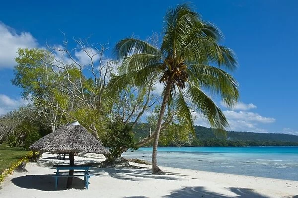 Beach hut at Champagne beach, Island of Espiritu Santo, Vanuatu, South Pacific, Pacific