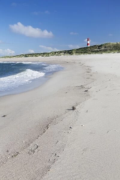 Beach and lighthouse List Ost, Ellenbogen, Sylt, North Frisian Islands, Nordfriesland, Schleswig Holstein, Germany, Europe