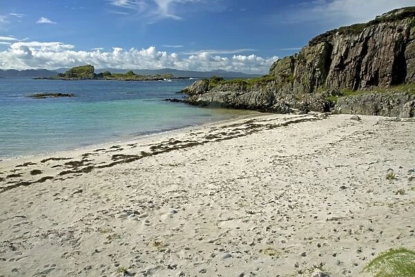 Beach opposite islet of Eilean a Ghaill, on the Rhu Peninsula, south of Arisaig, west coast of the Scottish Highlands, Scotland, United Kingdom, Europe