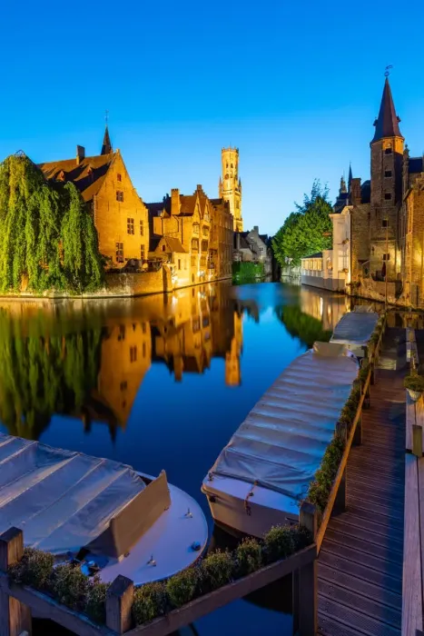 Framed Print : The beautiful buildings of Bruges reflected in the still waters of the canal, UNESCO Framed Print : The beautiful buildings of Bruges reflected in the still waters of the canal, UNESCO
