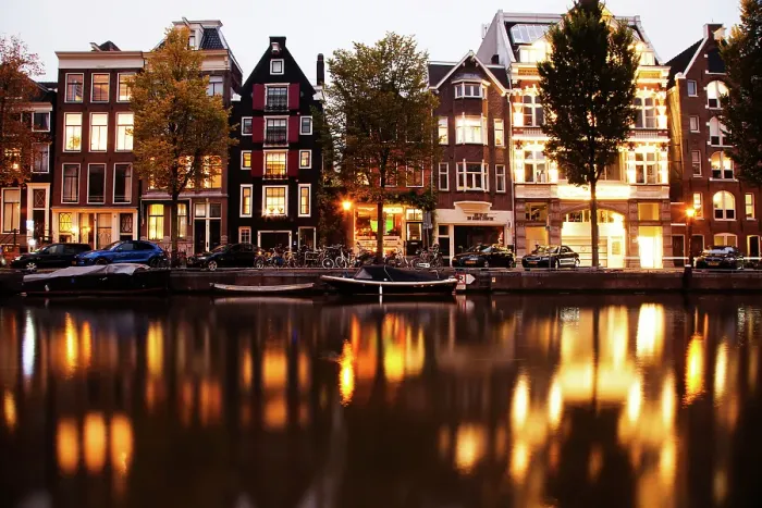 Framed Print : Beautiful canals and traditional Dutch buildings in Amsterdam, North Holland, The Netherlands Framed Print : Beautiful canals and traditional Dutch buildings in Amsterdam, North Holland, The Netherlands
