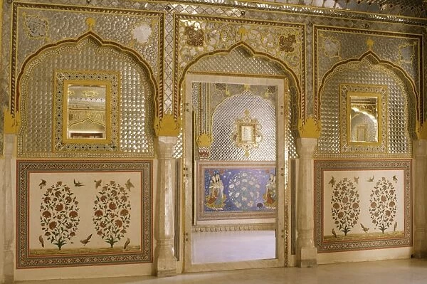 The beautiful mirrorwork in the Sheesh Mahal (mirror hall)