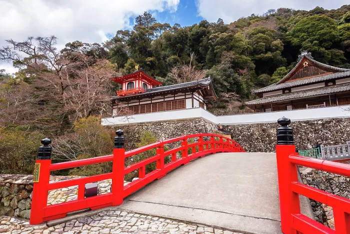 Framed Print : Beautiful red bridge at Buddhist temple Ryuan-ji at Minoh National Park near Osaka, Kansai Japan Framed Print : Beautiful red bridge at Buddhist temple Ryuan-ji at Minoh National Park near Osaka, Kansai Japan