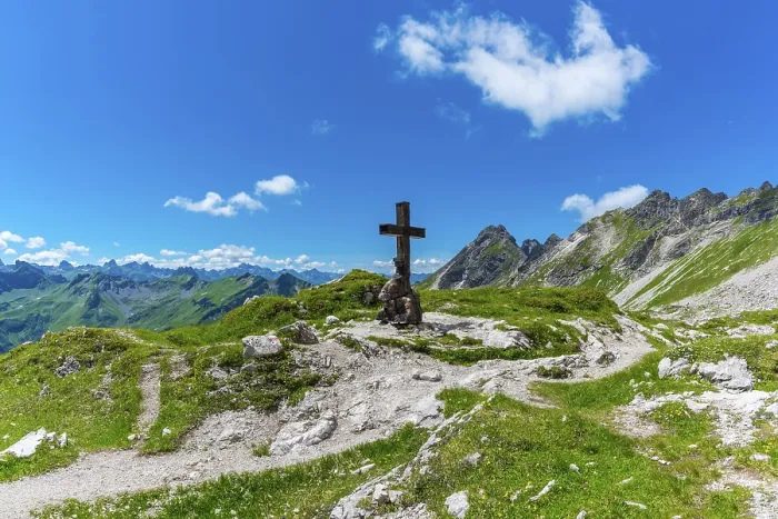 Framed Print : Bergkreuz, Koblat am Laufbichelsee, Allgäu Alps, Allgäu, Bavaria, Germany Framed Print : Bergkreuz, Koblat am Laufbichelsee, Allgäu Alps, Allgäu, Bavaria, Germany