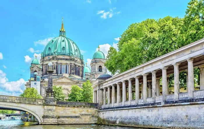 Framed Print : Berlin Cathedral (Berliner Dom), completed in the Baroque style in 1905, a Protestant church, damaged in World War 2, repaired between 1975 and 1993, seen from the River Spree, Berlin, Germany, Europe