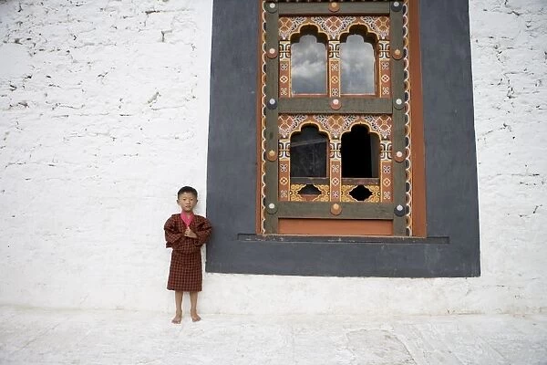 Bhutanese boy in traditional dress, Trashi Chhoe Dzong, Thimphu, Bhutan, Asia