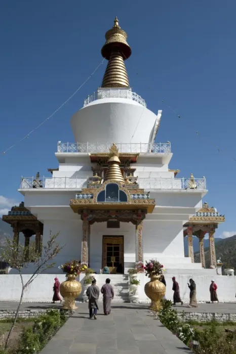 Framed Print : Bhutanese Buddhist devotees visiting the National Memorial Choeten in the morning Framed Print : Bhutanese Buddhist devotees visiting the National Memorial Choeten in the morning