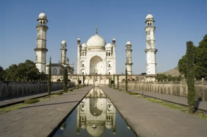 Framed Print : The Bibi ka Maqbara was uilt by Azam Shah in 1678 Framed Print : The Bibi ka Maqbara was uilt by Azam Shah in 1678